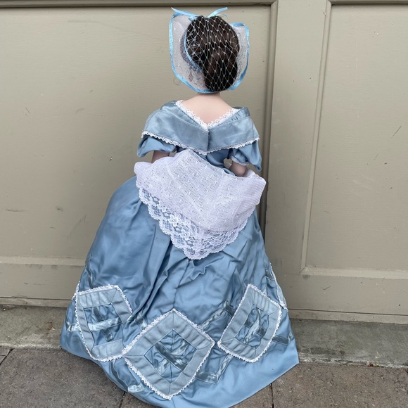 Gone With The Wind Melanie 18” porcelain doll - Picture 2 of 4